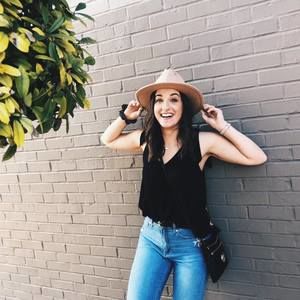 Meet your Posher, Mikaela